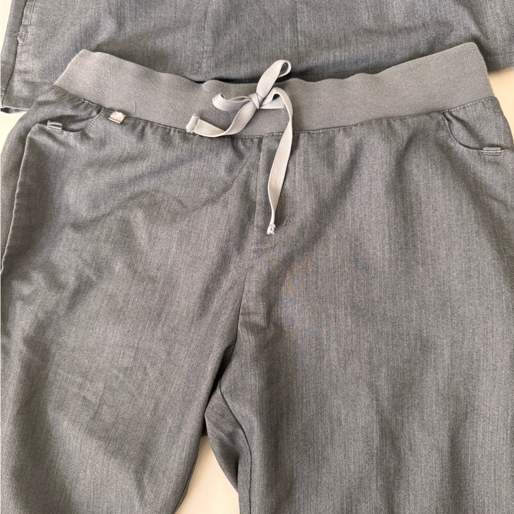 Figs Technical Collection Gray Top - Picture 7 of 10